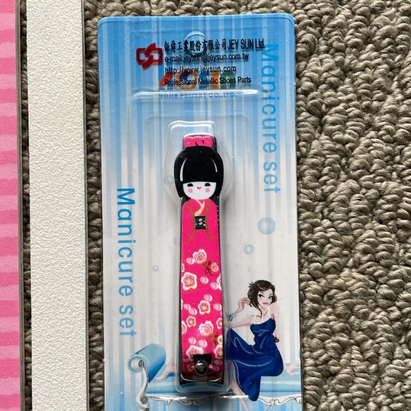 Bath & Body Bundle - Nail Filers, Geisha Nail Clippers & Patches, Pumice Sponge - Picture 5 of 6